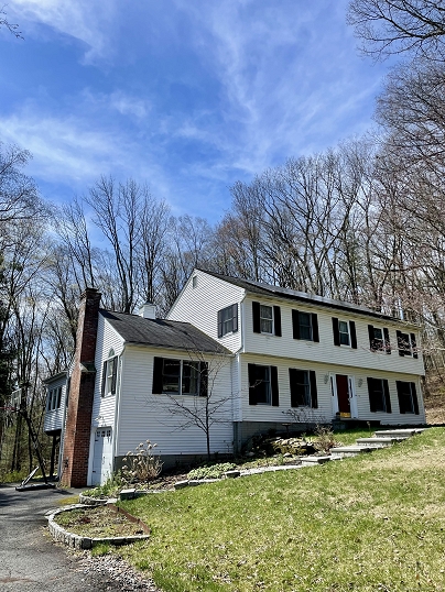 37 Colonial Ridge Dr, New Milford, CT 06755 United States