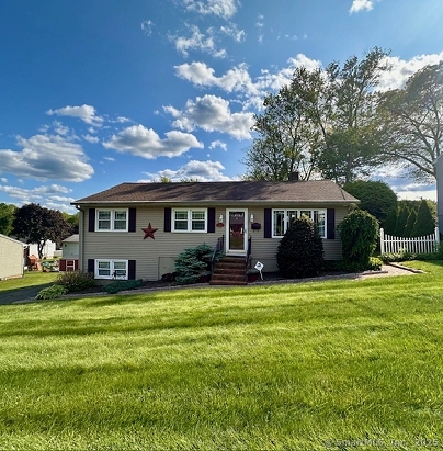 142 Radnor Ln, Watertown, CT 06779 United States