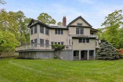143 Petticoat Ln, East Haddam, CT 06423 United States