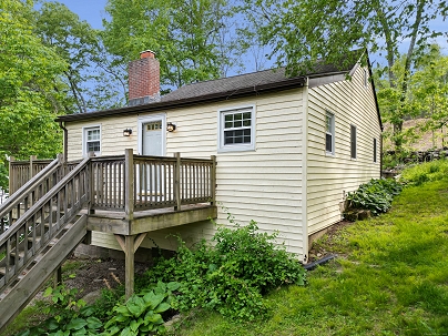 33 Lakewood Rd, East Hampton, CT 06424 United States
