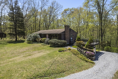 60 Woodland Dr, Essex, CT 06409 United States