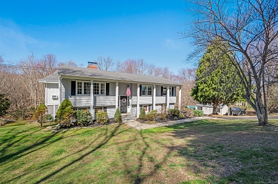 89 Oak Ridge Dr, Haddam, CT 06438 United States