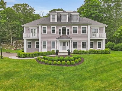 2 Lake Louise Dr, Westbrook, CT 06498 United States