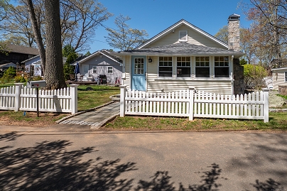 2 Bartholomew Rd, Branford, CT 06405 United States