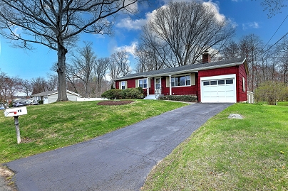 25 Woodvale Rd, Branford, CT 06405 United States
