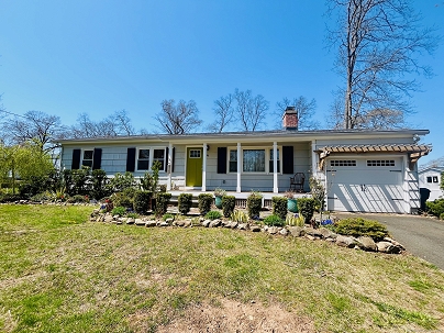 4 Oakdale Rd, Branford, CT 06405 United States