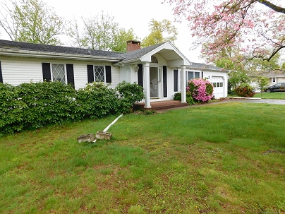 42 Riverside Dr, Branford, CT 06405 United States