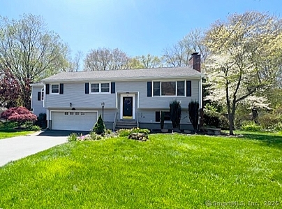 44 Belleview Dr, Derby, CT 06418 United States