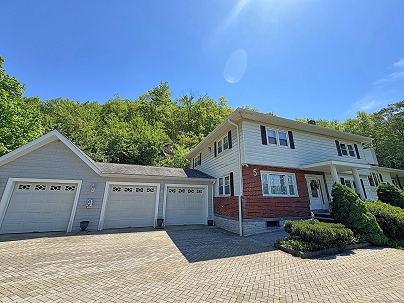 5 Yochers Ln, Derby, CT 06418 United States