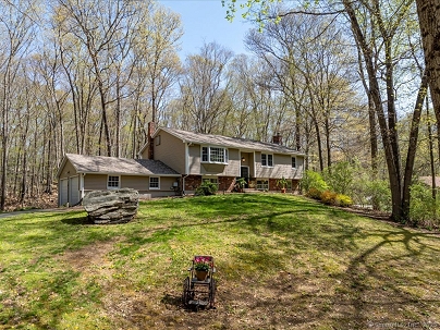 197 Meadow Hills Dr, Guilford, CT 06437 United States