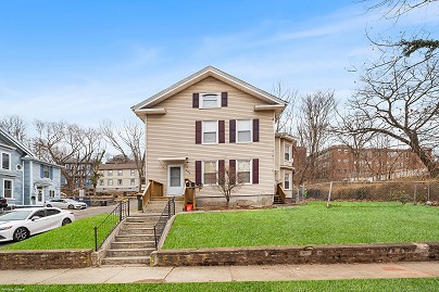 126 Pleasant St, Meriden, CT 06450 United States