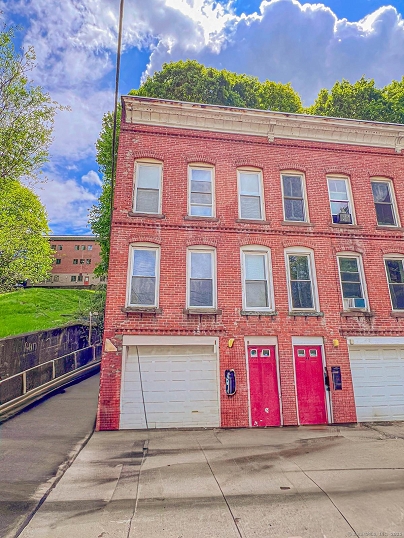 42 Willow St, Meriden, CT 06450 United States