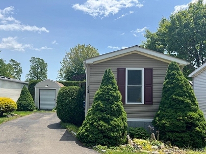 24 Ella Cir, Milford, CT 06460 United States