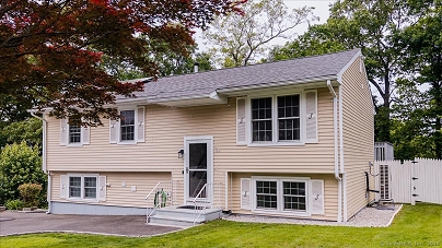 10 Carriage Dr, Naugatuck, CT 06770 United States