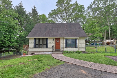 24 Cadbury Pl, Naugatuck, CT 06770 United States