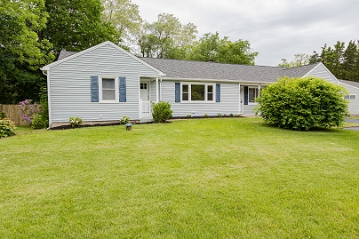 38 Dinwoodie Dr, North Branford, CT 06471 United States