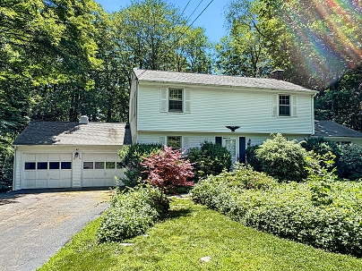 67 Bailey Dr, North Branford, CT 06471 United States