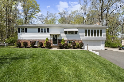 75 Summit Dr, North Branford, CT 06471 United States