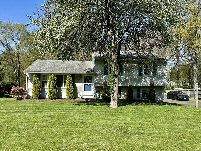 76 Chidsey Dr, North Branford, CT 06471 United States