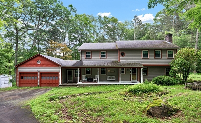 79 Ledgewood Dr, North Branford, CT 06471 United States