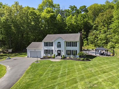 8 Autumn Ct, North Branford, CT 06472 United States