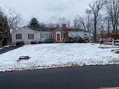 321 Dogburn Ln, Orange, CT 06477 United States