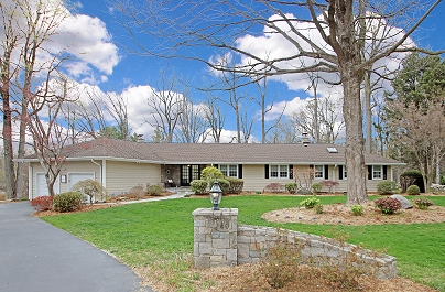 401 Hilltop Rd, Orange, CT 06477 United States