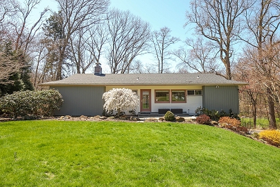 586 Stone Hill Rd, Orange, CT 06477 United States