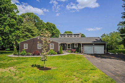 620 S Greenbrier Dr, Orange, CT 06477 United States