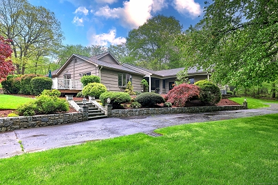 622 Wheelers Farm Rd, Orange, CT 06477 United States