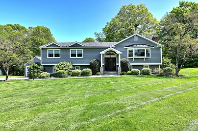 664 S Greenbrier Dr, Orange, CT 06477 United States