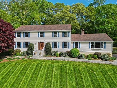 684 Aspen Ln, Orange, CT 06477 United States