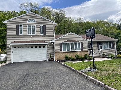 8 Palmer Ln, Oxford, CT 06478 United States