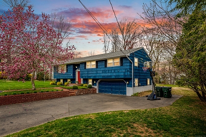 18 Blue Trail Dr, Prospect, CT 06712 United States
