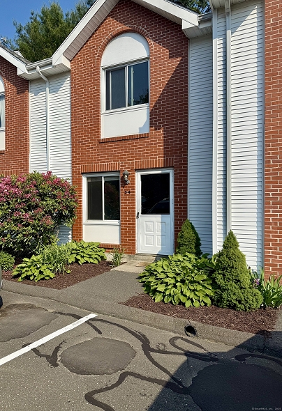 585 Park Rd Unit 3-4, Waterbury, CT 06708 United States