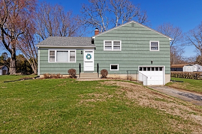 99 Crestview Dr, Colchester, CT 06415 United States