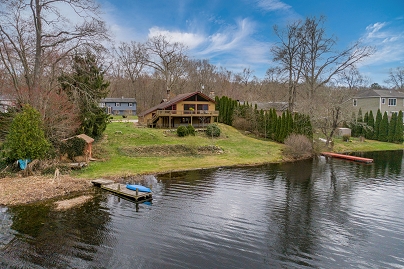30 Pattagansett Dr, East Lyme, CT 06333 United States