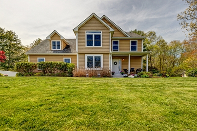 72 Mostowy Rd, East Lyme, CT 06333 United States