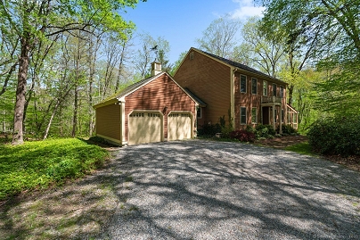 8 King James Dr, East Lyme, CT 06333 United States
