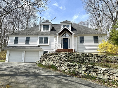 37 Skyline Dr, Groton, CT 06340 United States