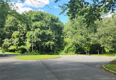 68 Mystic Meadow Ln, Groton, CT 06355 United States