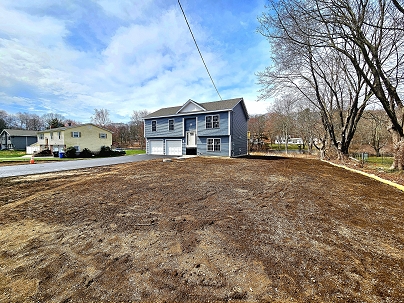 24 Meadow Dr, Ledyard, CT 06335 United States