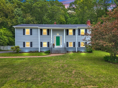 25 Meadow Dr, Ledyard, CT 06335 United States