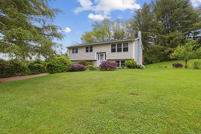 6 Royal Oaks Dr, Ledyard, CT 06339 United States