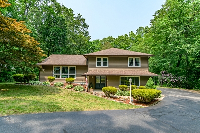 17 Chris Dr, Montville, CT 06382 United States