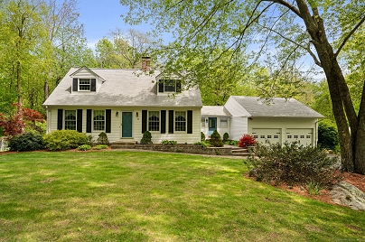 27 Pires Dr, Montville, CT 06370 United States