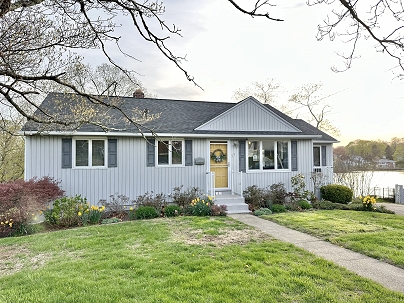 57 Bayshore Dr, New London, CT 06320 United States