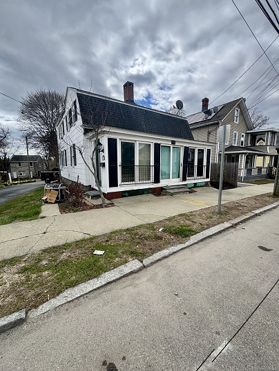 94 Blackhall St, New London, CT 06320 United States