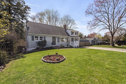 30 Pond Dr, North Stonington, CT 06359 United States