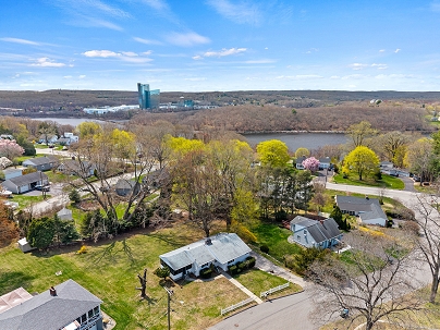 13 Ridgewood Dr, Norwich, CT 06360 United States